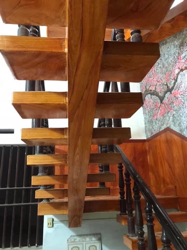 Thiết kế độc đáo sơn giả gỗ cầu thang đẹp mắt và tiện dụng